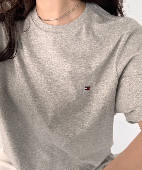 TOMMY HILFIGER(トミーヒルフィガー) / Core Flag Tee フラッグロゴ刺繍 半袖 Tシャツ | IL2222012 | グレー