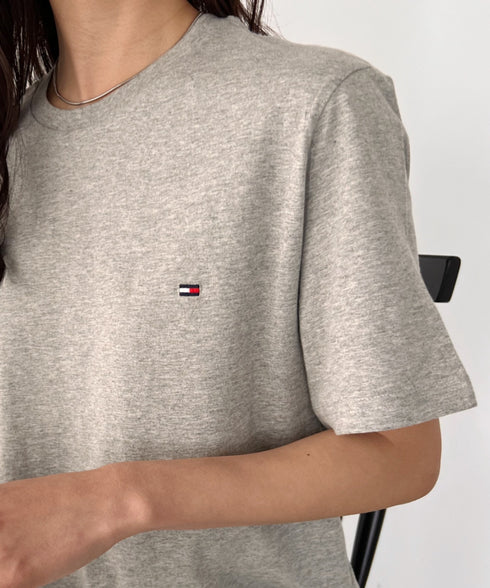 TOMMY HILFIGER(トミーヒルフィガー) / Core Flag Tee フラッグロゴ刺繍 半袖 Tシャツ | IL2222012 | グレー