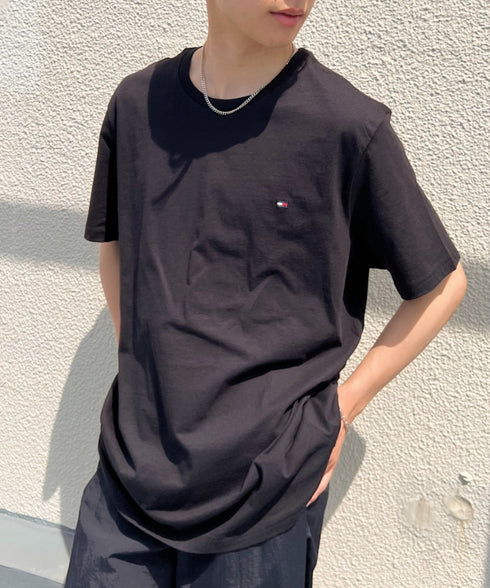 TOMMY HILFIGER(トミーヒルフィガー) / Core Flag Tee フラッグロゴ刺繍 半袖 Tシャツ | IL2222012 | ブラック