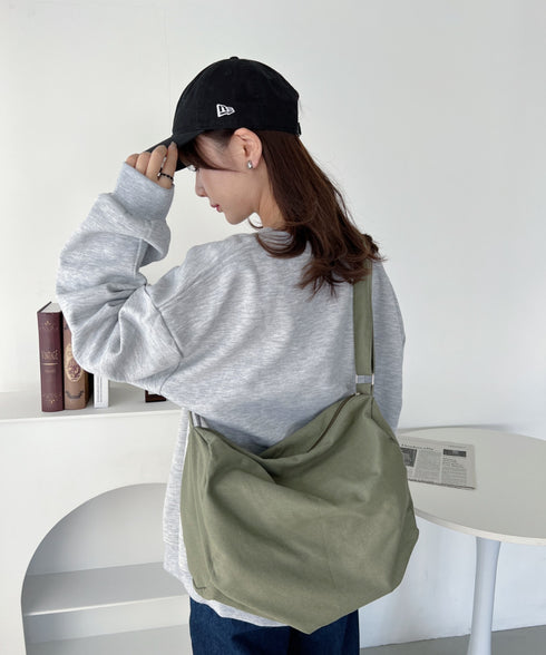 アジャスターベルト ユニセックス ビッグキャンバスショルダーバッグ / A4収納可能 | CL1221930 | カーキ