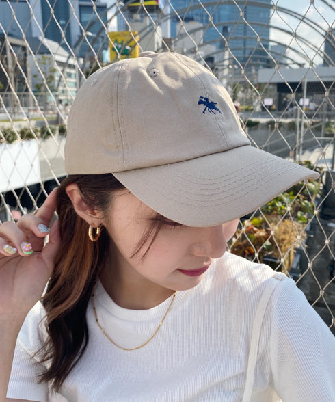 【POLO CHAMPS/ポロチャンプス】別注 ワンポイント 刺繍 　ユニセックス　ローキャップ | MD5231001 | グレイッシュベージュ
