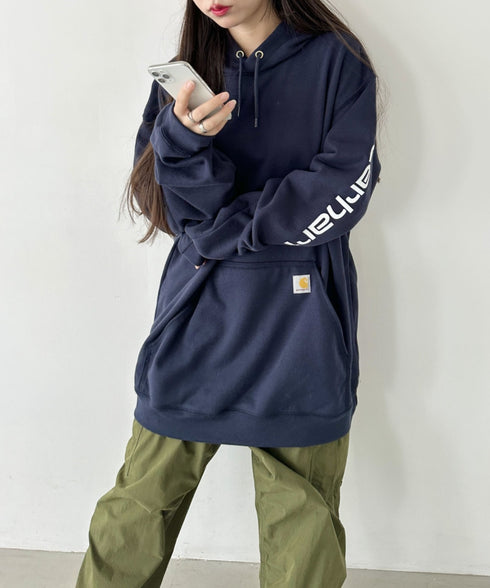 Carhartt(カーハート)/ ルーズフィット 袖ロゴ パーカー スウェット フーディー ミッドウエイト オーバーサイズ / K288 / Loose Fit Midweight Logo Sleeve Graphic Sweatshirt | IL2224045 | ネイビー