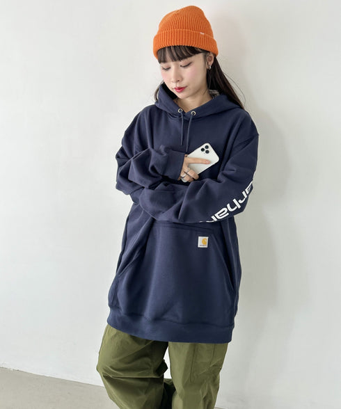 Carhartt(カーハート)/ ルーズフィット 袖ロゴ パーカー スウェット フーディー ミッドウエイト オーバーサイズ / K288 / Loose Fit Midweight Logo Sleeve Graphic Sweatshirt | IL2224045 | ネイビー