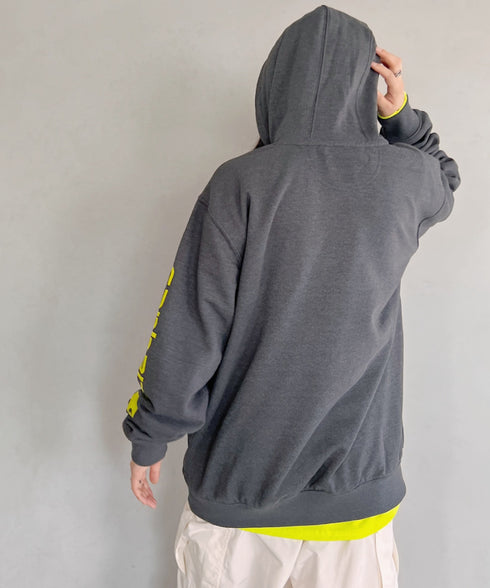 Carhartt(カーハート)/ ルーズフィット 袖ロゴ パーカー スウェット フーディー ミッドウエイト オーバーサイズ / K288 / Loose Fit Midweight Logo Sleeve Graphic Sweatshirt | IL2224045 | チャコールグレー