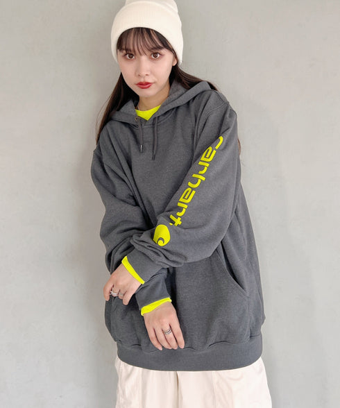 Carhartt(カーハート)/ ルーズフィット 袖ロゴ パーカー スウェット フーディー ミッドウエイト オーバーサイズ / K288 / Loose Fit Midweight Logo Sleeve Graphic Sweatshirt | IL2224045 | チャコールグレー