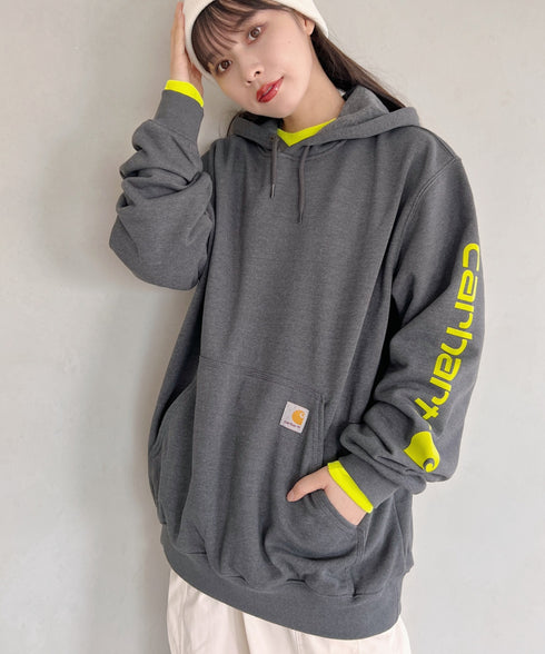 Carhartt(カーハート)/ ルーズフィット 袖ロゴ パーカー スウェット フーディー ミッドウエイト オーバーサイズ / K288 / Loose Fit Midweight Logo Sleeve Graphic Sweatshirt | IL2224045 | チャコールグレー