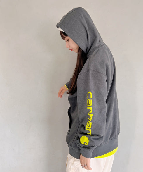 Carhartt(カーハート)/ ルーズフィット 袖ロゴ パーカー スウェット フーディー ミッドウエイト オーバーサイズ / K288 / Loose Fit Midweight Logo Sleeve Graphic Sweatshirt | IL2224045 | チャコールグレー