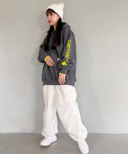 Carhartt(カーハート)/ ルーズフィット 袖ロゴ パーカー スウェット フーディー ミッドウエイト オーバーサイズ / K288 / Loose Fit Midweight Logo Sleeve Graphic Sweatshirt | IL2224045 | チャコールグレー