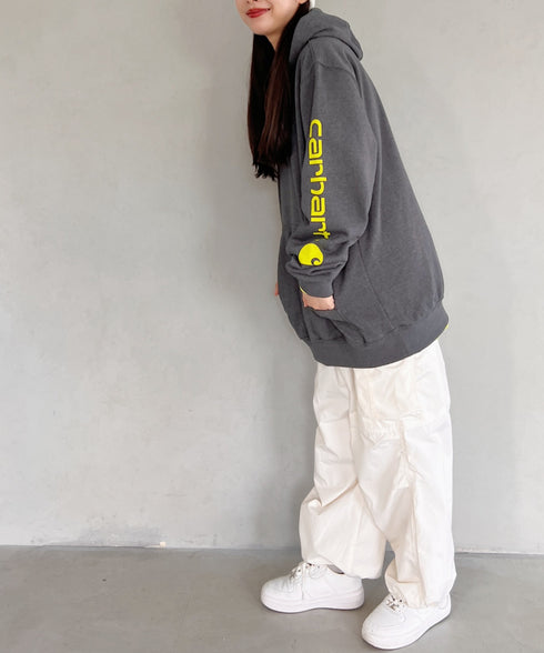 Carhartt(カーハート)/ ルーズフィット 袖ロゴ パーカー スウェット フーディー ミッドウエイト オーバーサイズ / K288 / Loose Fit Midweight Logo Sleeve Graphic Sweatshirt | IL2224045 | チャコールグレー