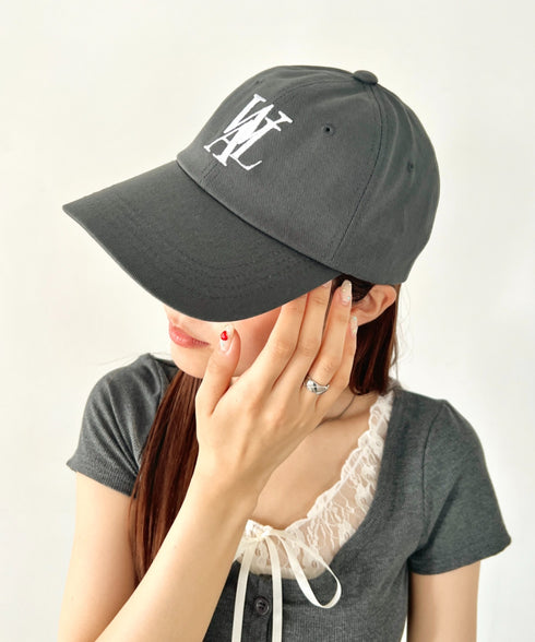 WOOALONG(ウアロン)/シグネチャー ロゴ ベースボール キャップ サイズ調整可能/Signature Logo ball cap | IL5231046 | チャコールグレー
