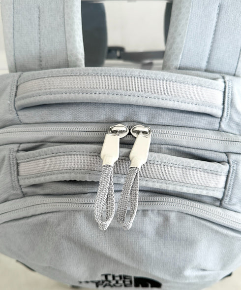 【USAモデル】THE NORTH FACE(ザ・ノースフェイス)/大容量 27L収納 A4・15インチ対応 リュック バックパック/Vault | IM1231057 | グレー