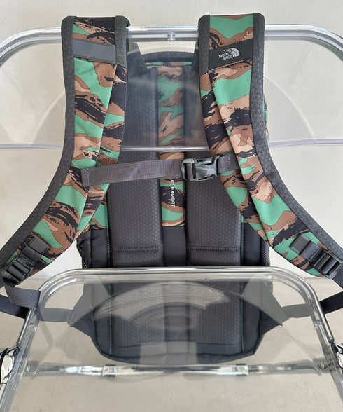 【USAモデル】THE NORTH FACE(ザ・ノースフェイス)/大容量 27L収納 A4・15インチ対応 リュック バックパック/Vault | IM1231057 | グリーン系カモフラージュ