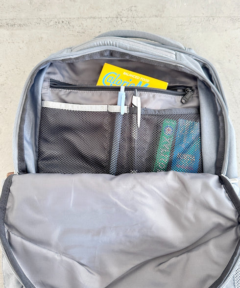 【USAモデル】THE NORTH FACE(ザ・ノースフェイス)/大容量 27L収納 A4・15インチ対応 リュック バックパック/Vault | IM1231057 | グレー