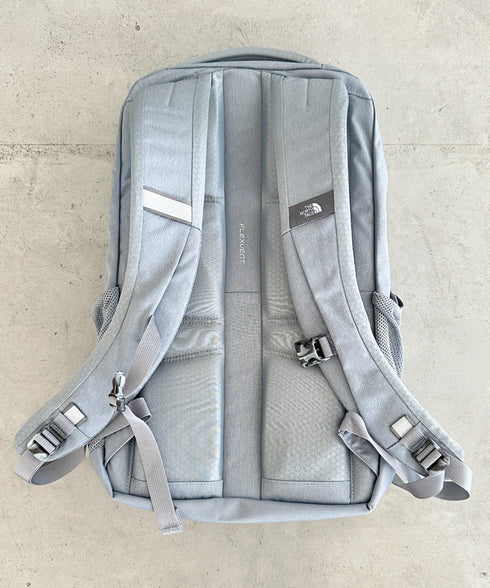 【USAモデル】THE NORTH FACE(ザ・ノースフェイス)/大容量 27L収納 A4・15インチ対応 リュック バックパック/Vault | IM1231057 | グレー