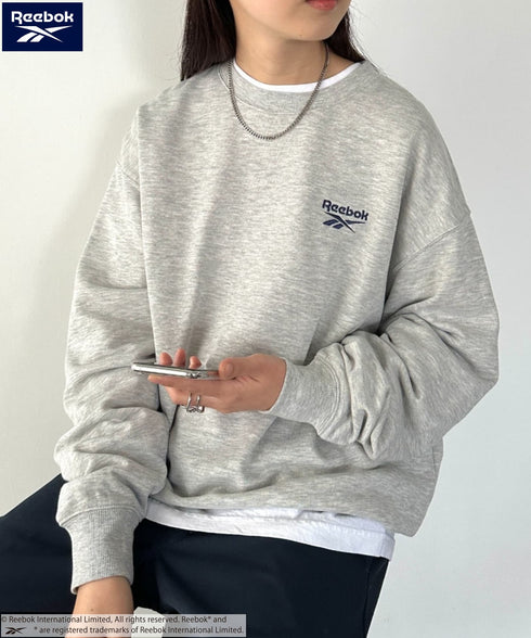 【WEB限定 別注】Reebok(リーボック)/ワンポイント 刺繍ロゴ クルーネック スウェット | IM2234029 | グレー