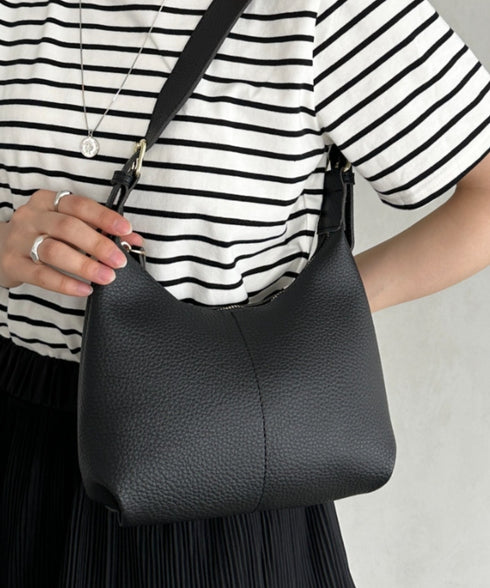 round moon shoulder bag／ワンハンドルラウンドムーンPUショルダーバッグ | UN12410052 | ブラック