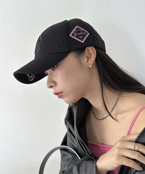 MLB Korea(エムエルビーコリア)/ダイヤモンド刺繍ロゴパッチボールキャップ メジャーリーグ べースボール ロゴキャップ サイズ調整可能/DIAMOND LOGO PATCH BALL CAP | AT52410317 | ブラック×ピンク