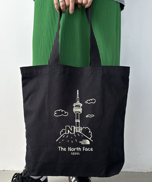 国内未発売 THE NORTH FACE(ザ・ノースフェイス)/A4対応 大容量 プリント コットン キャンバストートバッグ/TNF COTTON TOTE SEOUL | IM12410399 | ブラック系その他
