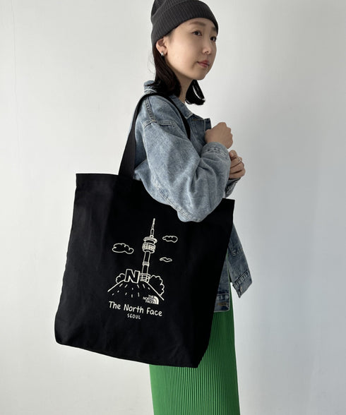 国内未発売 THE NORTH FACE(ザ・ノースフェイス)/A4対応 大容量 プリント コットン キャンバストートバッグ/TNF COTTON TOTE SEOUL | IM12410399 | ブラック系その他