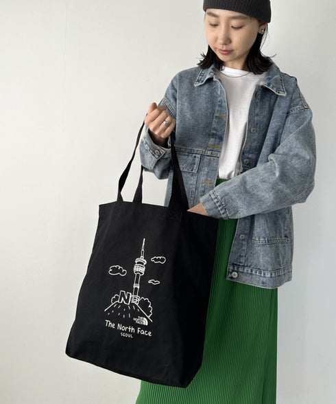 国内未発売 THE NORTH FACE(ザ・ノースフェイス)/A4対応 大容量 プリント コットン キャンバストートバッグ/TNF COTTON TOTE SEOUL | IM12410399 | ブラック系その他