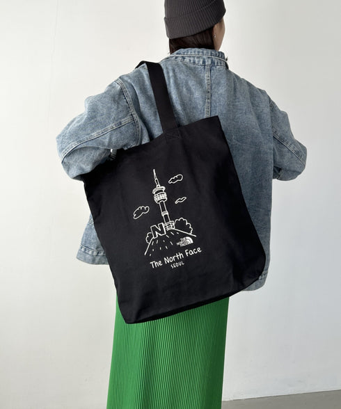 国内未発売 THE NORTH FACE(ザ・ノースフェイス)/A4対応 大容量 プリント コットン キャンバストートバッグ/TNF COTTON TOTE SEOUL | IM12410399 | ブラック系その他