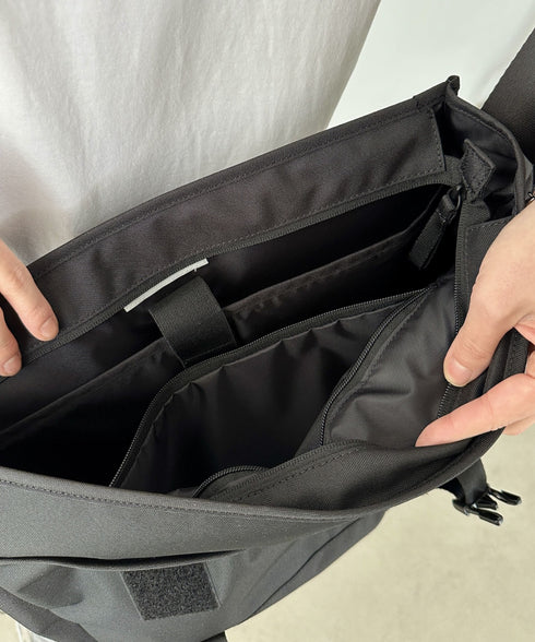THE NORTH FACE(ザ・ノースフェイス)/カラビナミニポーチ付 A4 対応 収納ポケット多数 ショルダーバッグ/SUPER MESSENGER BAG L | IM12410428 | ブラック