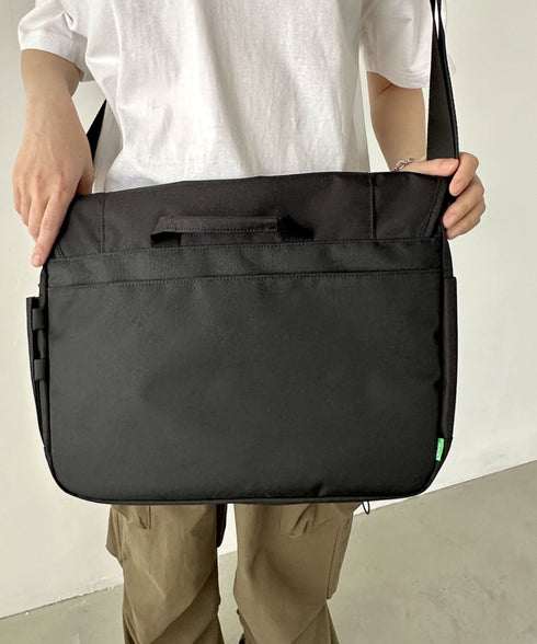 THE NORTH FACE(ザ・ノースフェイス)/カラビナミニポーチ付 A4 対応 収納ポケット多数 ショルダーバッグ/SUPER MESSENGER BAG L | IM12410428 | ブラック