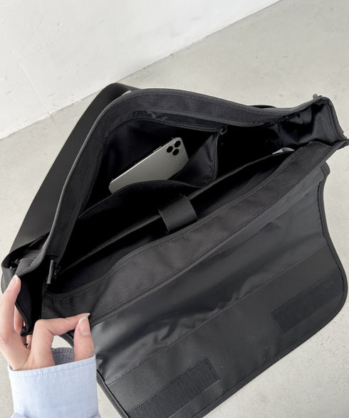 THE NORTH FACE(ザ・ノースフェイス)/カラビナミニポーチ付 A4 対応 収納ポケット多数 ショルダーバッグ/SUPER MESSENGER BAG L | IM12410428 | ブラック