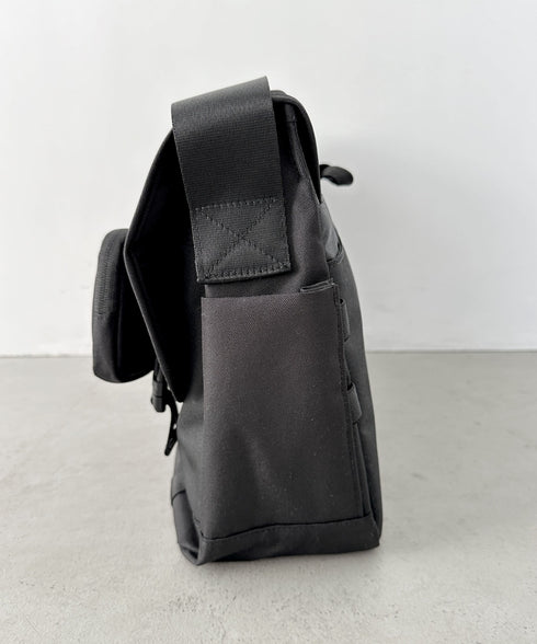 THE NORTH FACE(ザ・ノースフェイス)/カラビナミニポーチ付 A4 対応 収納ポケット多数 ショルダーバッグ/SUPER MESSENGER BAG L | IM12410428 | ブラック