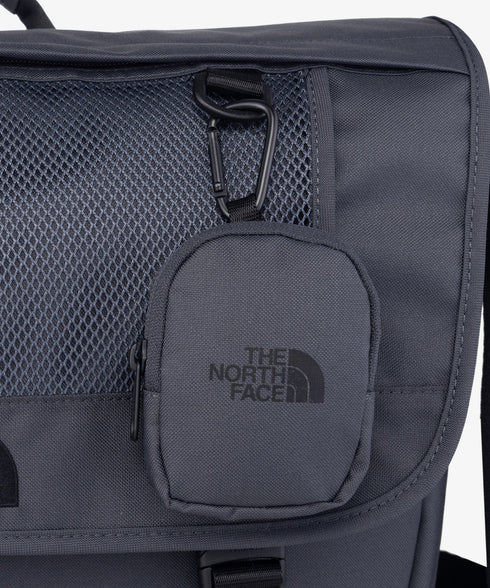 THE NORTH FACE(ザ・ノースフェイス)/カラビナミニポーチ付 A4 対応 収納ポケット多数 ショルダーバッグ/SUPER MESSENGER BAG L | IM12410428 | チャコールグレー