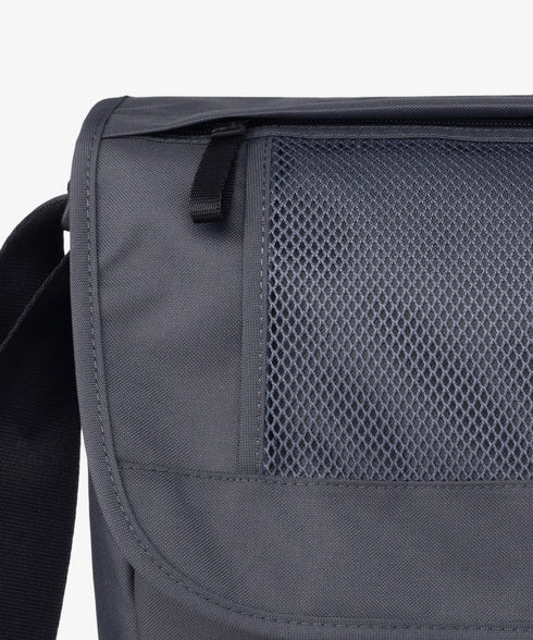 THE NORTH FACE(ザ・ノースフェイス)/カラビナミニポーチ付 A4 対応 収納ポケット多数 ショルダーバッグ/SUPER MESSENGER BAG L | IM12410428 | チャコールグレー