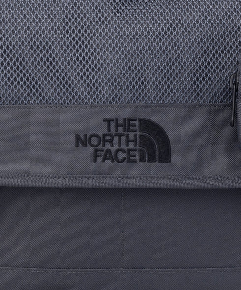 THE NORTH FACE(ザ・ノースフェイス)/カラビナミニポーチ付 A4 対応 収納ポケット多数 ショルダーバッグ/SUPER MESSENGER BAG L | IM12410428 | チャコールグレー