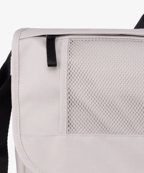 THE NORTH FACE(ザ・ノースフェイス)/カラビナミニポーチ付 A4 対応 収納ポケット多数 ショルダーバッグ/SUPER MESSENGER BAG L | IM12410428 | ホワイト