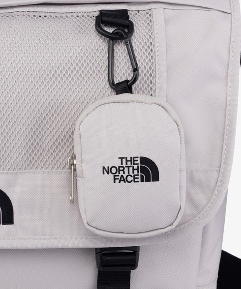 THE NORTH FACE(ザ・ノースフェイス)/カラビナミニポーチ付 A4 対応 収納ポケット多数 ショルダーバッグ/SUPER MESSENGER BAG L | IM12410428 | ホワイト