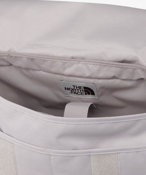 THE NORTH FACE(ザ・ノースフェイス)/カラビナミニポーチ付 A4 対応 収納ポケット多数 ショルダーバッグ/SUPER MESSENGER BAG L | IM12410428 | ホワイト