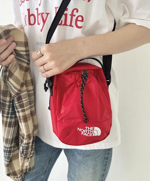 THE NORTH FACE(ザ・ノースフェイス)/巾着ポーチストリングショルダーバッグ スマホショルダー/BREEZE CROSS BAG | IM1243026 | レッド