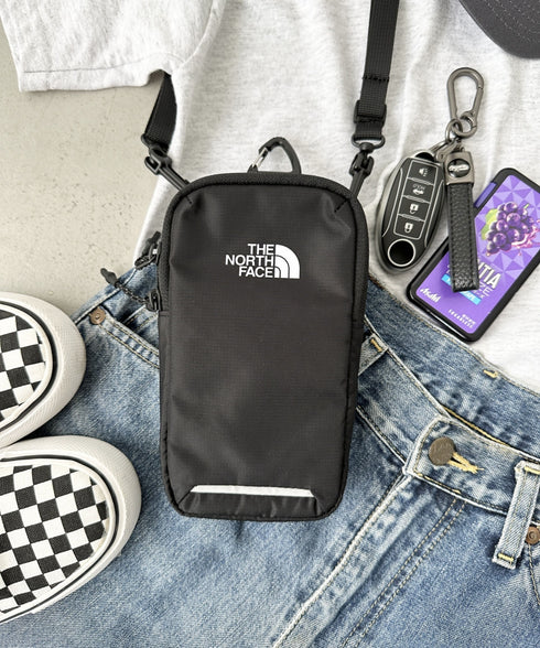 国内未発売 THE NORTH FACE(ザ・ノースフェイス)/4WAY カラビナ付 ミニマルチポーチ ショルダー スマホショルダー 財布 ポーチ サコッシュ トレッキングポーチ/MULTI TREKKING POUCH | IM1243030 | ブラック