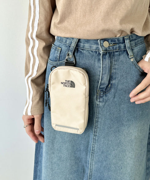 国内未発売 THE NORTH FACE(ザ・ノースフェイス)/4WAY カラビナ付 ミニマルチポーチ ショルダー スマホショルダー 財布 ポーチ サコッシュ トレッキングポーチ/MULTI TREKKING POUCH | IM1243030 | サンドベージュ