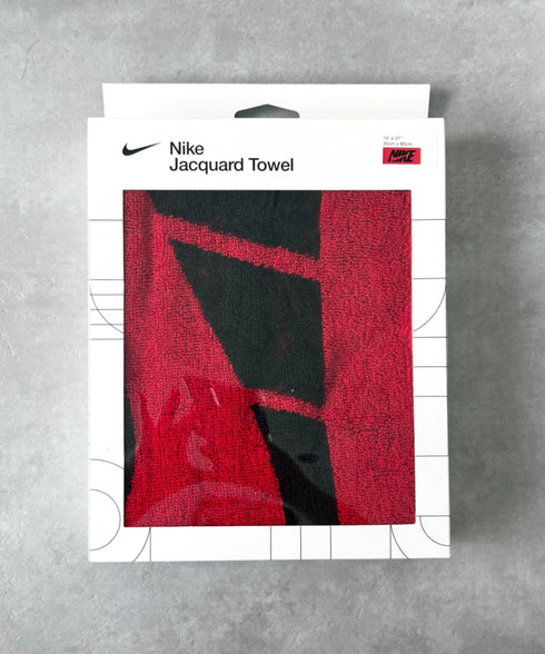 Nike(ナイキ)/ロゴ 文字入り ジャガードタオル ミディアム スポーツタオル | IM6241444 | ブラック系その他