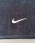 Nike(ナイキ)/ロゴ刺繍 文字入り ソリッドコアタオル ミディアム スポーツタオル | IM6241445 | ブラック