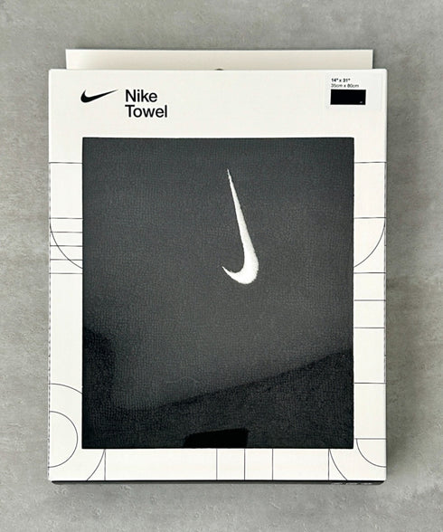 Nike(ナイキ)/ロゴ刺繍 文字入り ソリッドコアタオル ミディアム スポーツタオル | IM6241445 | ブラック