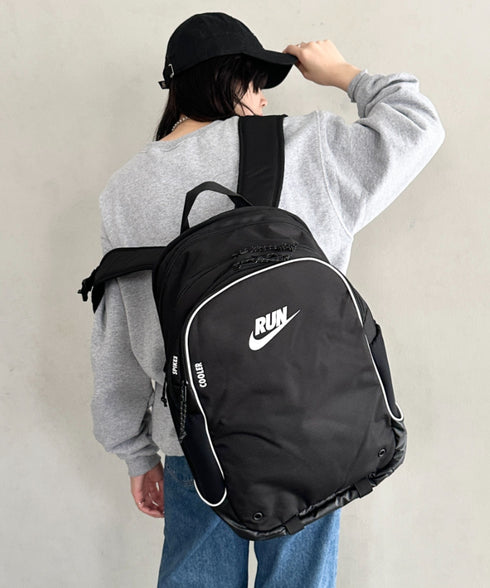 Nike(ナイキ)/大容量 27L収納 A4・15インチ対応 ナイキ トラック バックパック リュック | IM1244024 | ブラック