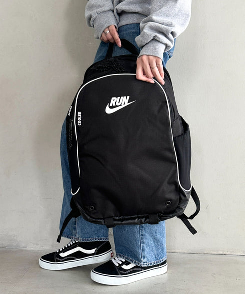Nike(ナイキ)/大容量 27L収納 A4・15インチ対応 ナイキ トラック バックパック リュック | IM1244024 | ブラック