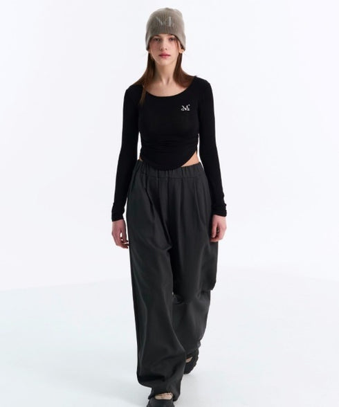 MUCENT(ムセント)/Uネック 裾ラウンド サイドシャーリング カットソー/Four Seasons See-through Signature Logo Yu-neck Shirring Tee | AT2251002 | ブラック