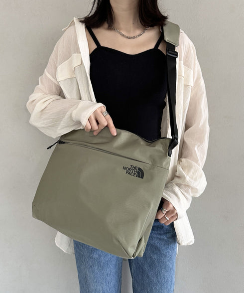 THE NORTH FACE(ザ・ノースフェイス)/軽量 A4サイズ収納可能 ロゴプリント ショルダー クロスバッグ/SP CROSS BAG L | IM1251052 | カーキ