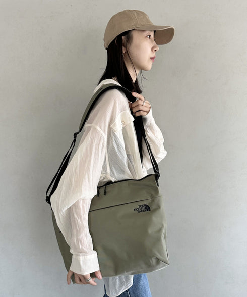 THE NORTH FACE(ザ・ノースフェイス)/軽量 A4サイズ収納可能 ロゴプリント ショルダー クロスバッグ/SP CROSS BAG L | IM1251052 | カーキ