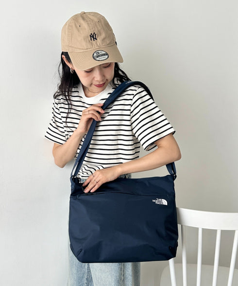 THE NORTH FACE(ザ・ノースフェイス)/軽量 A4サイズ収納可能 ロゴプリント ショルダー クロスバッグ/SP CROSS BAG L | IM1251052 | ネイビー