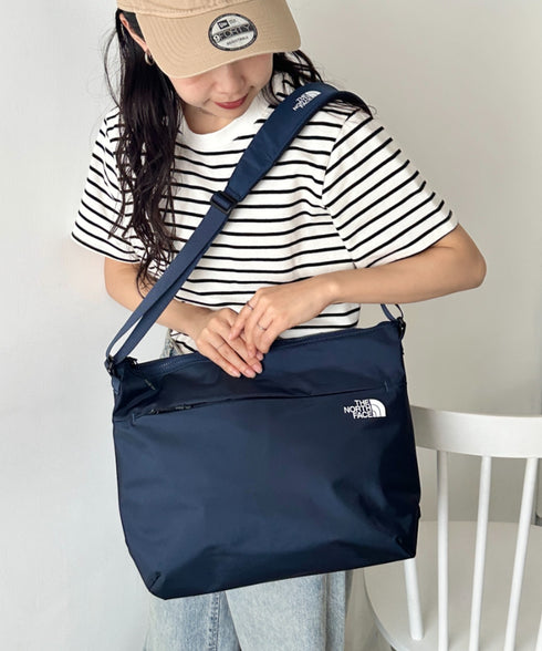 THE NORTH FACE(ザ・ノースフェイス)/軽量 A4サイズ収納可能 ロゴプリント ショルダー クロスバッグ/SP CROSS BAG L | IM1251052 | ネイビー