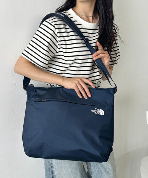 THE NORTH FACE(ザ・ノースフェイス)/軽量 A4サイズ収納可能 ロゴプリント ショルダー クロスバッグ/SP CROSS BAG L | IM1251052 | ネイビー