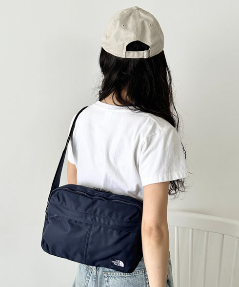 THE NORTH FACE(ザ・ノースフェイス)/軽量 ワンポイントロゴ ショルダー クロスバッグ/TRAVEL CROSS BAG M | IM1251053 | ネイビー